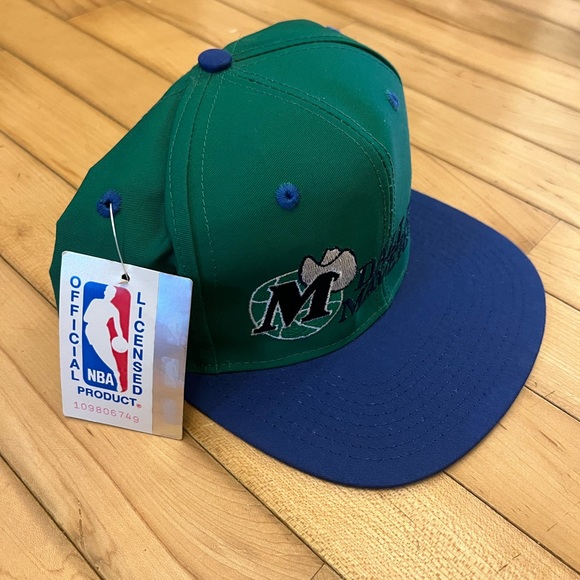 Dallas Mavericks SnapBack Hat - Picture 3 of 5